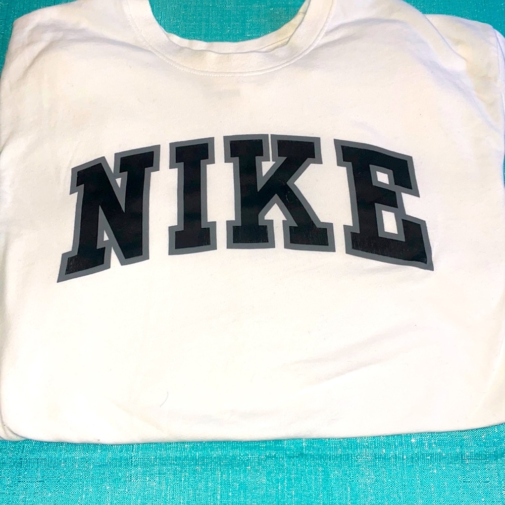 Nike dri fit short sleeve T-shirt. Size adult medium.